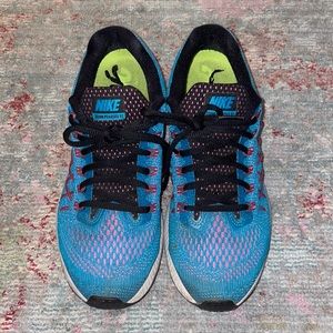 PreL💗ved Women’s Nike Zoom Pegasus 32 - size 8.5